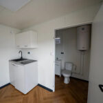 Conteneur Helsinki 8×3 mètres avec sanitaires et cuisine – Image 4