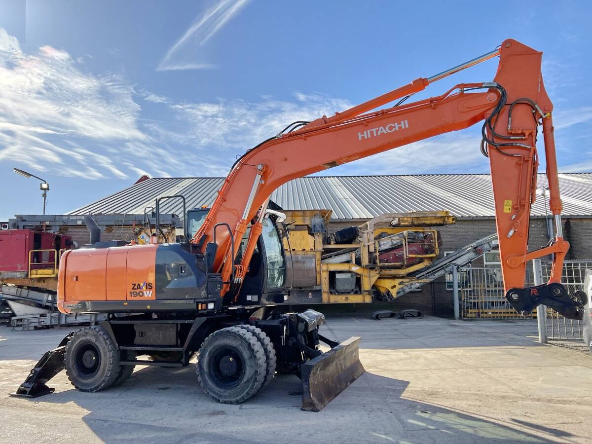 2016-Hitachi-ZX190W-5B-04 Pelle sur pneus Hitachi ZX190W-5B 2016 – 19,2T – 5054h – Occasion – Image 1