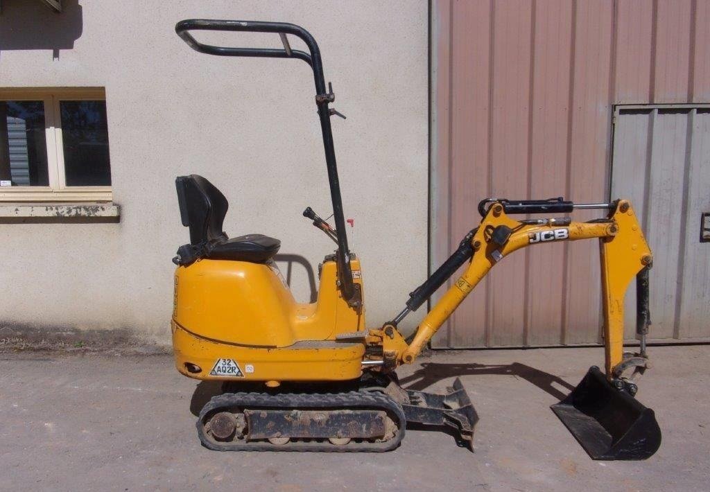 Mini-Pelle-JCB-8008-dOccasion-007 JCB 8008 (2017) – Mini Pelle 900 kg – 2 104 h – Ultra-Compacte – Image 1