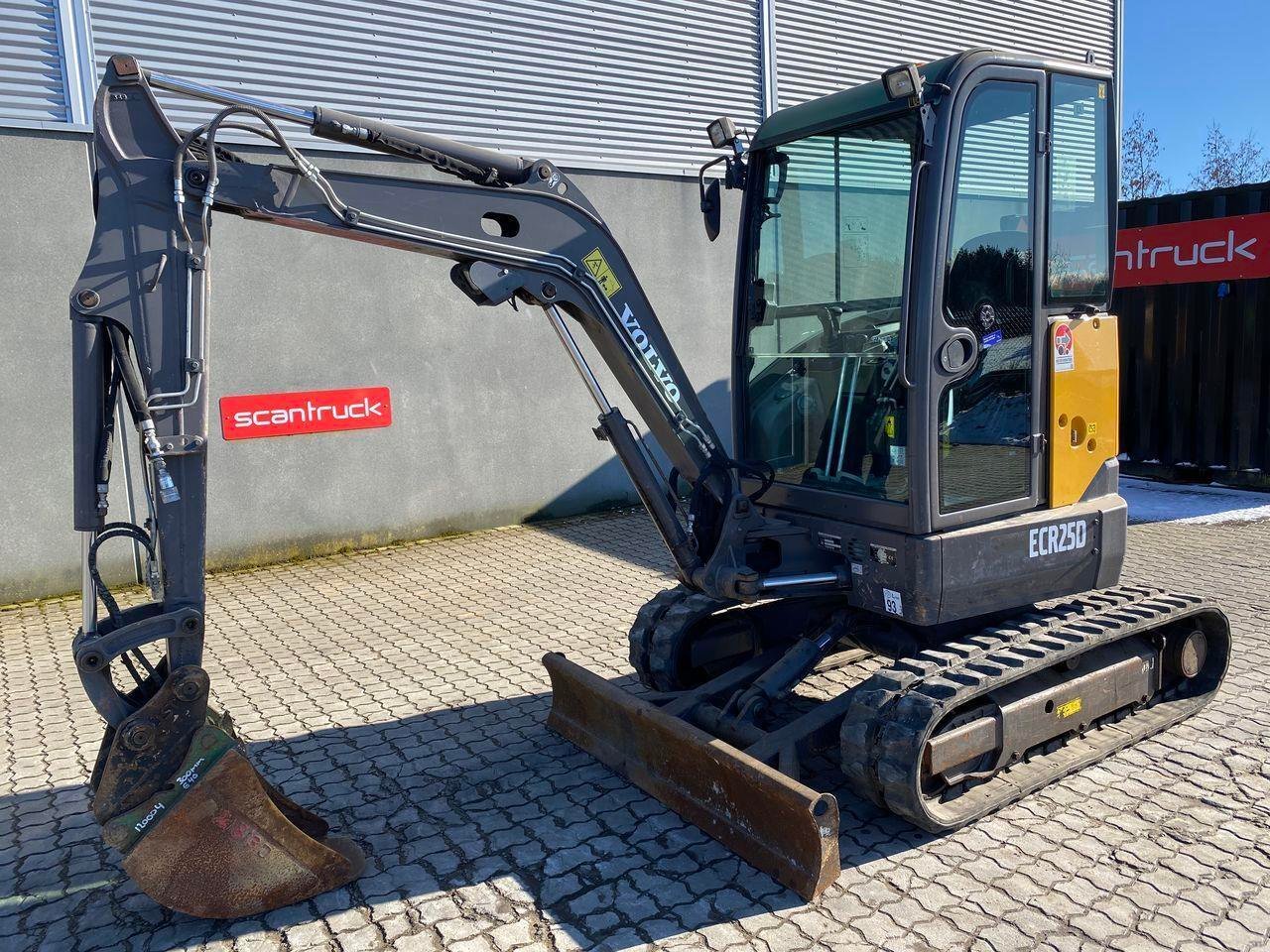 Volvo-ECR25-001 Volvo ECR25 (2015) – Mini Pelle d’occasion Compacte 2,5T, Révisée – Image 1
