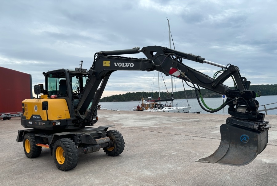 Volvo-EW60E-2017-01 Pelle sur pneus Volvo EW60E 2017 – 5,9T – Marteau + 3 Accessoires – 3635h – Image 1